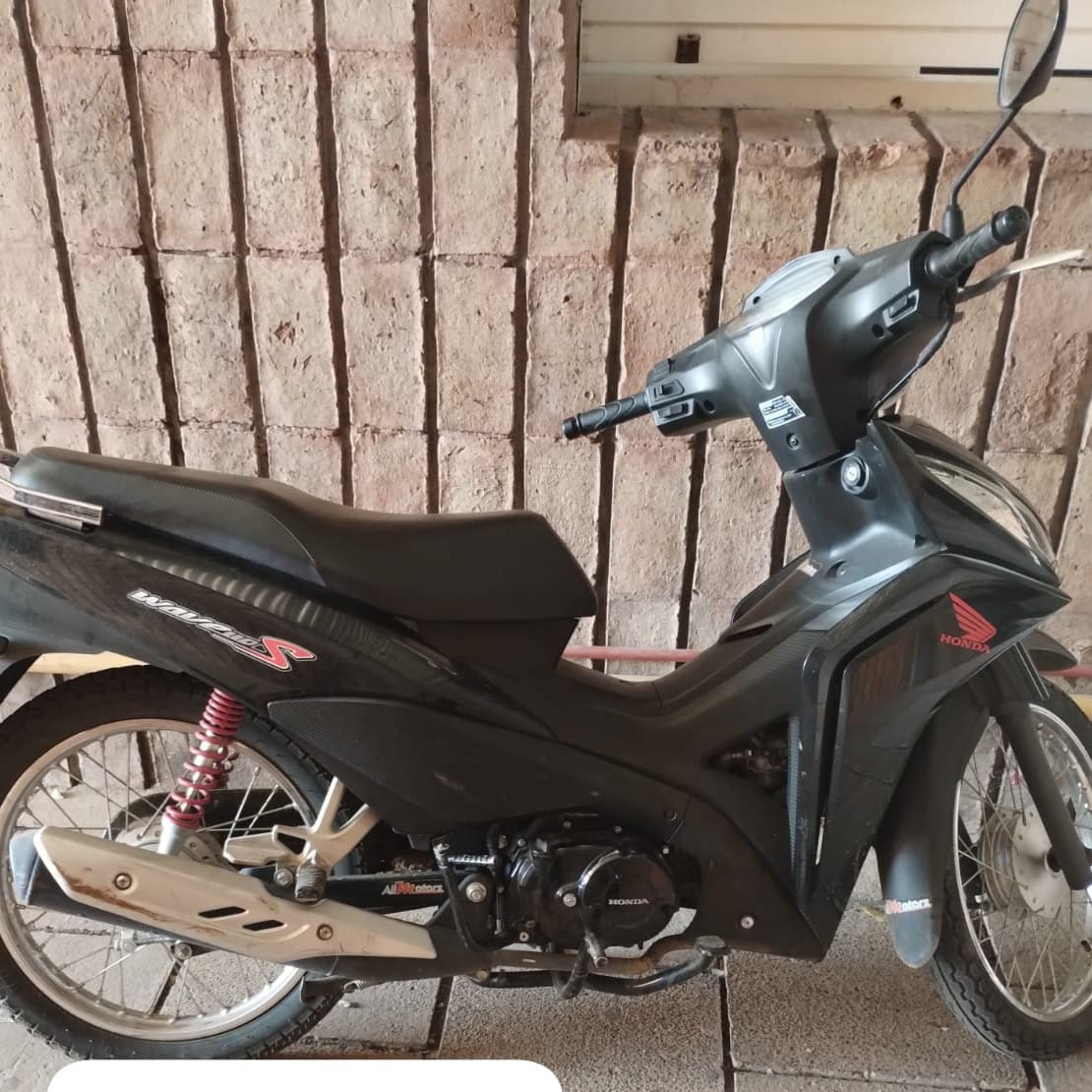 La policía recuperó una moto sustraída de una vivienda en Santa Elena